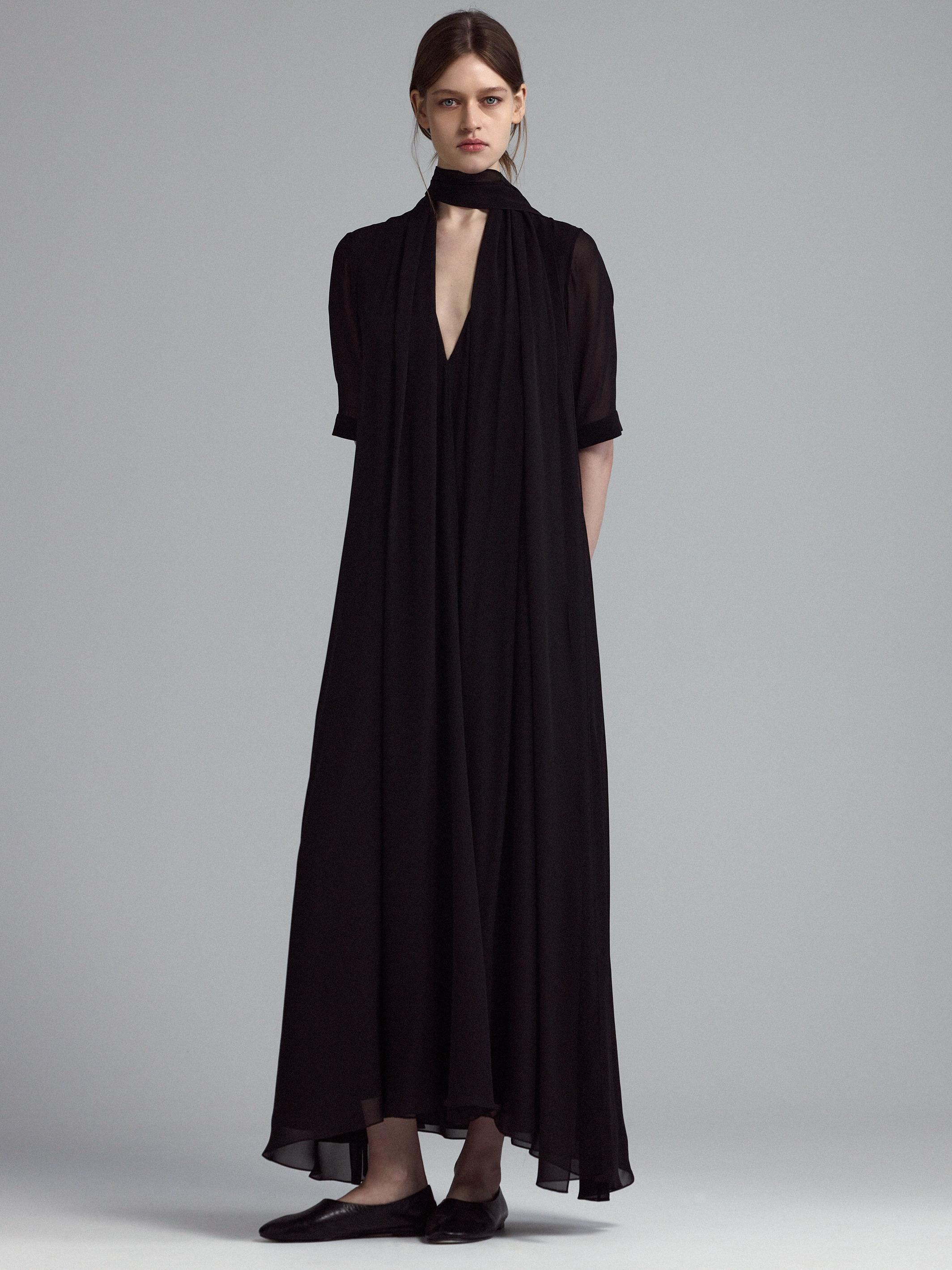 Платье из струящегося шелка