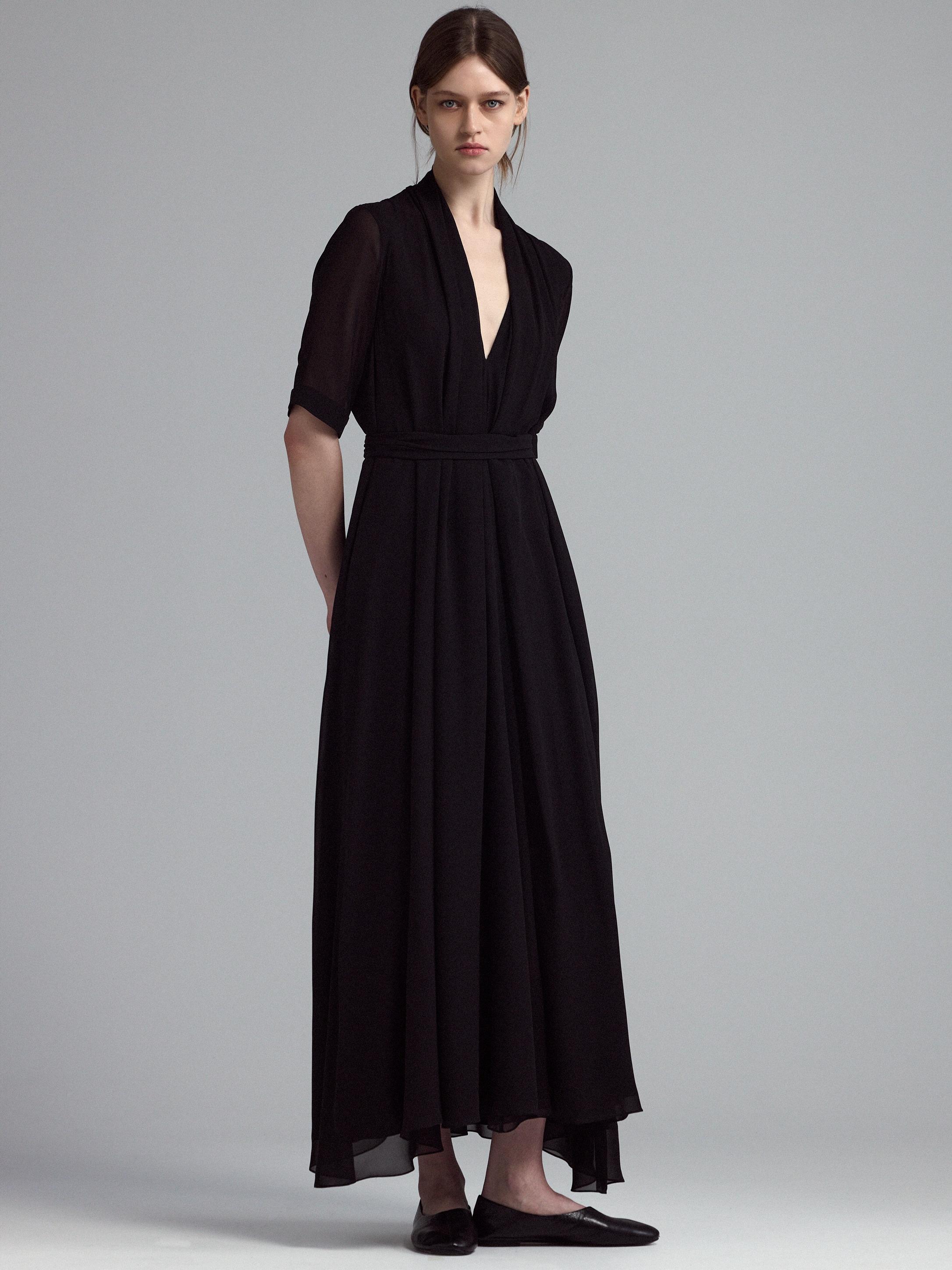 Платье из струящегося шелка