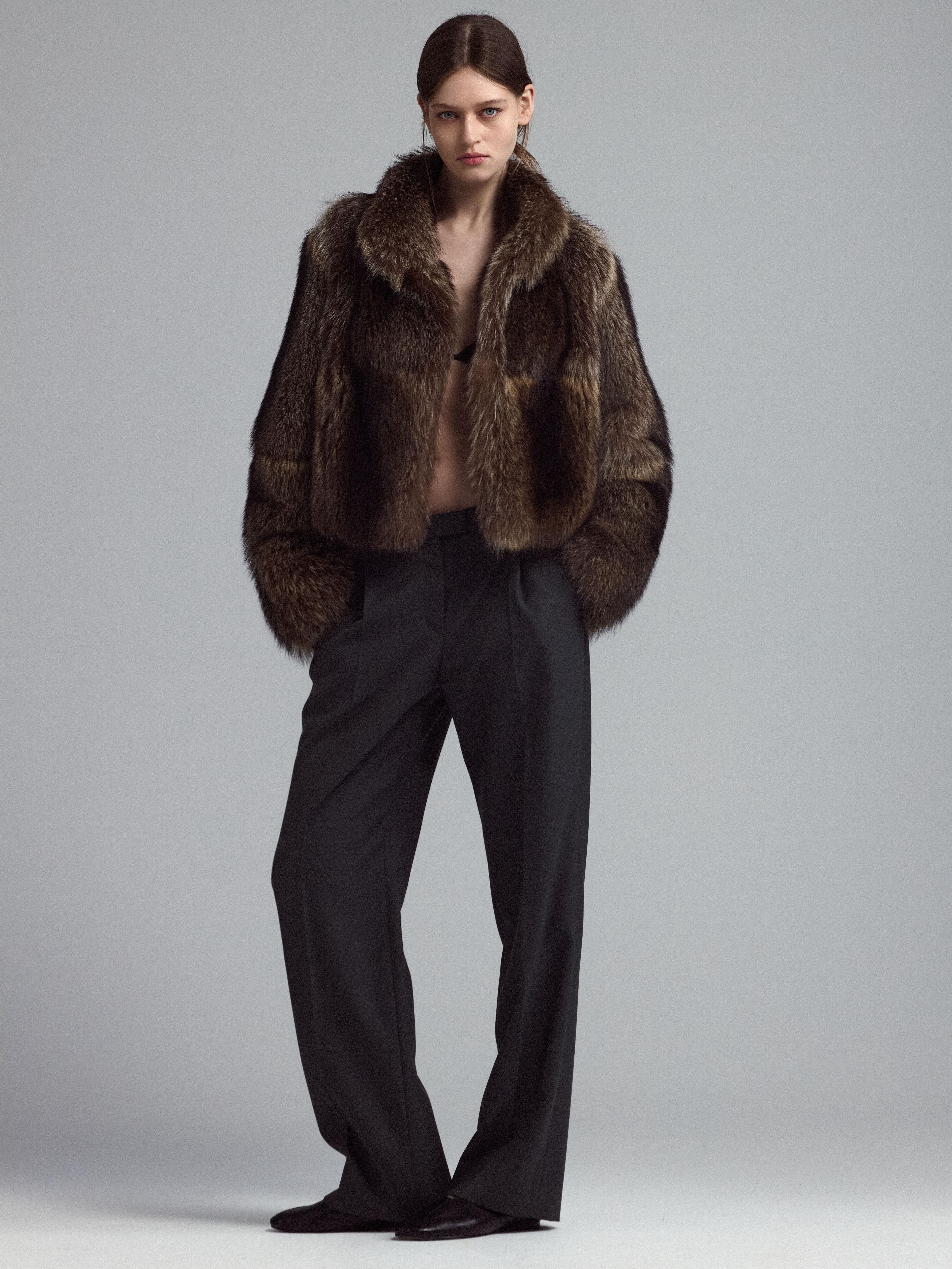 Жакет из меха енота 