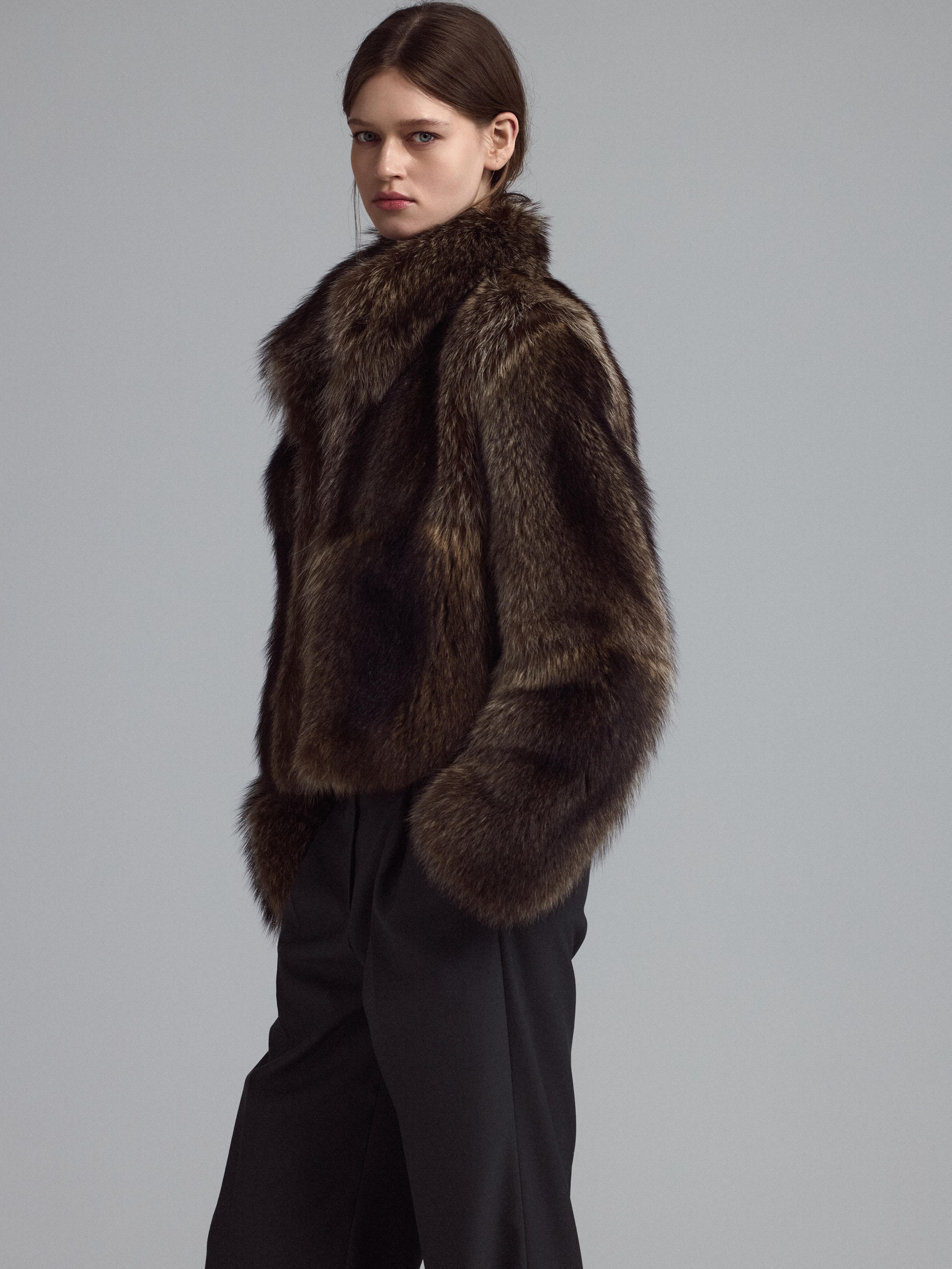 Жакет из меха енота 