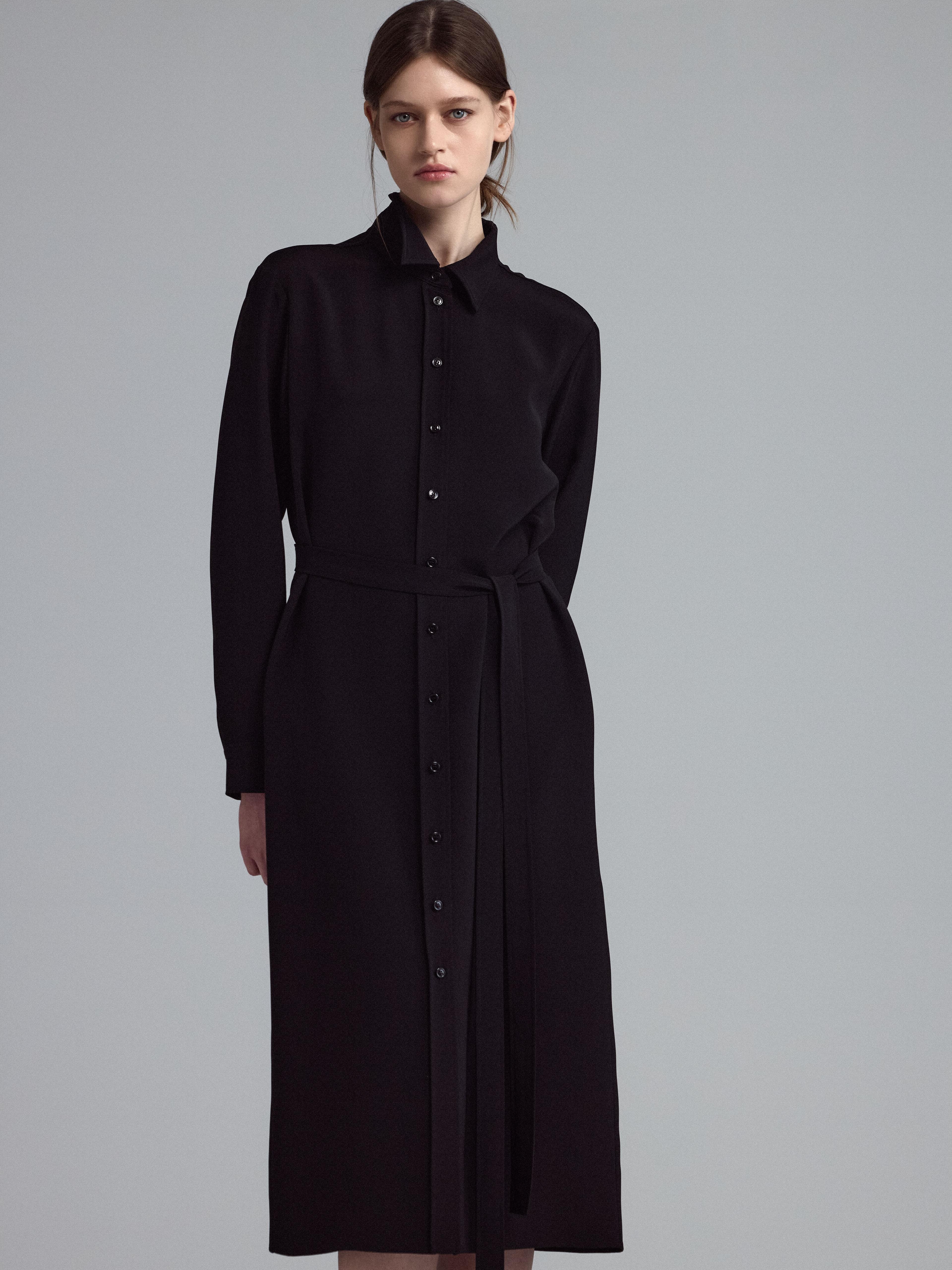 Платье из шелка 