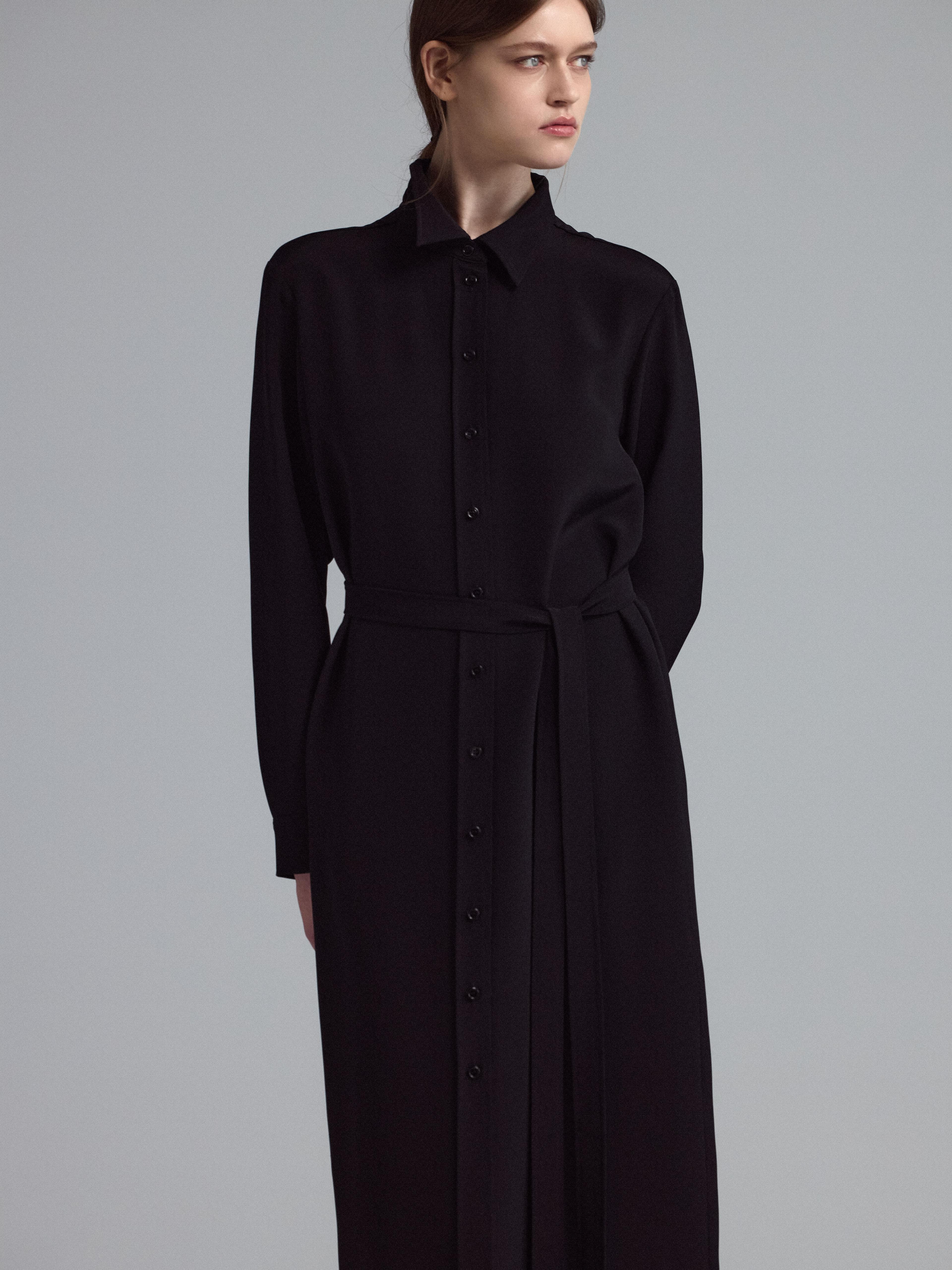 Платье из шелка 