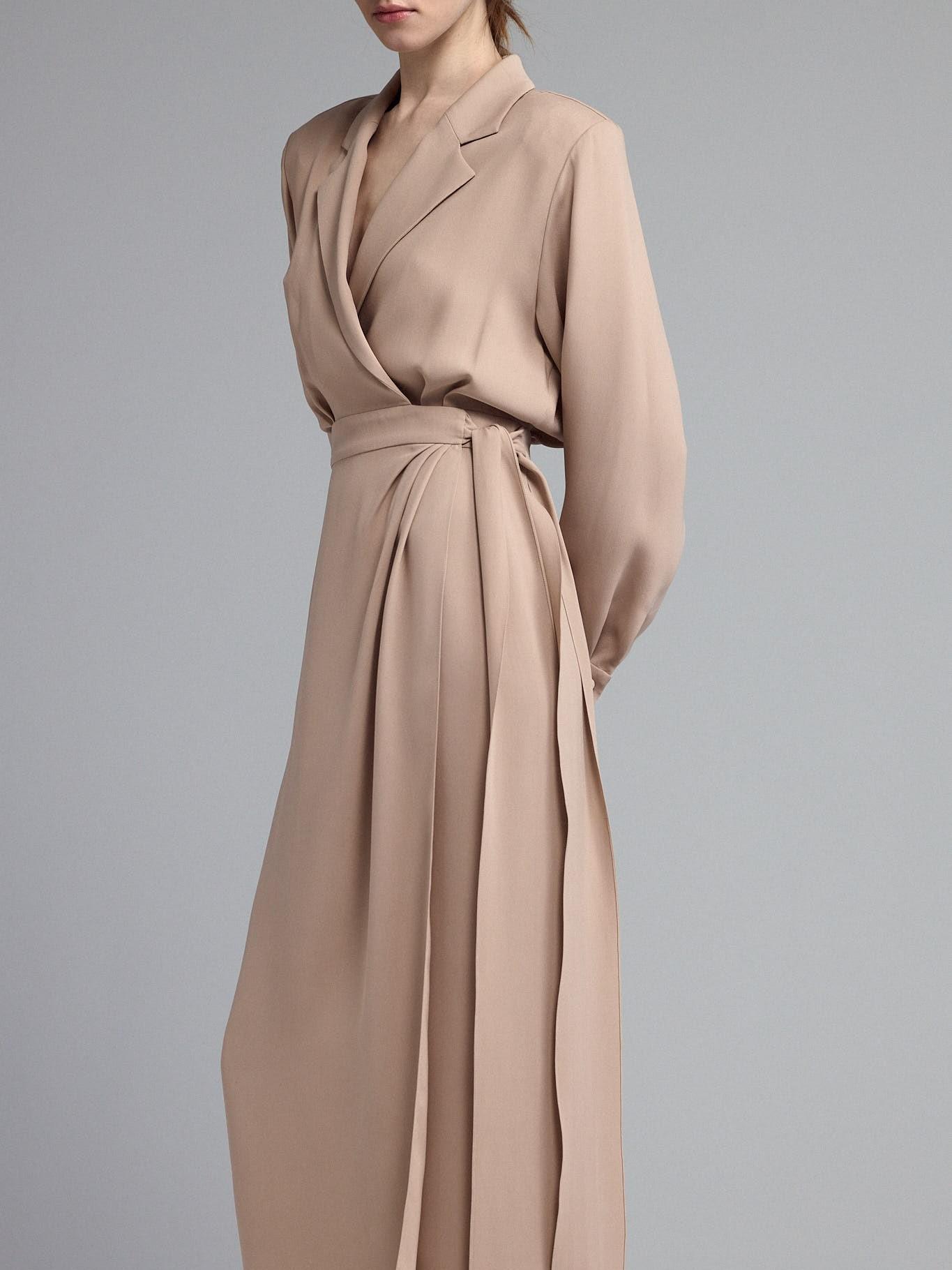 Платье из шелка