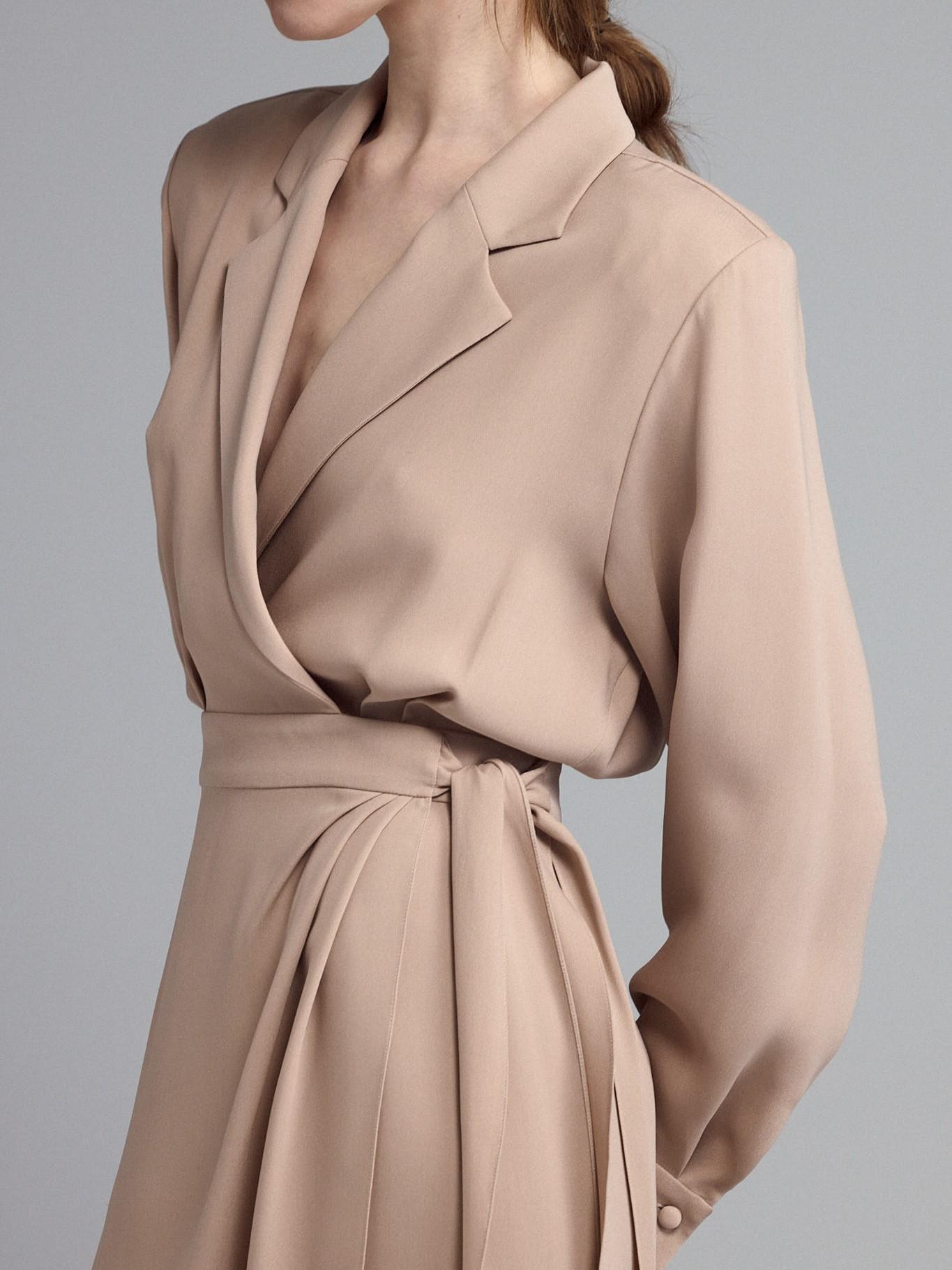 Платье из шелка