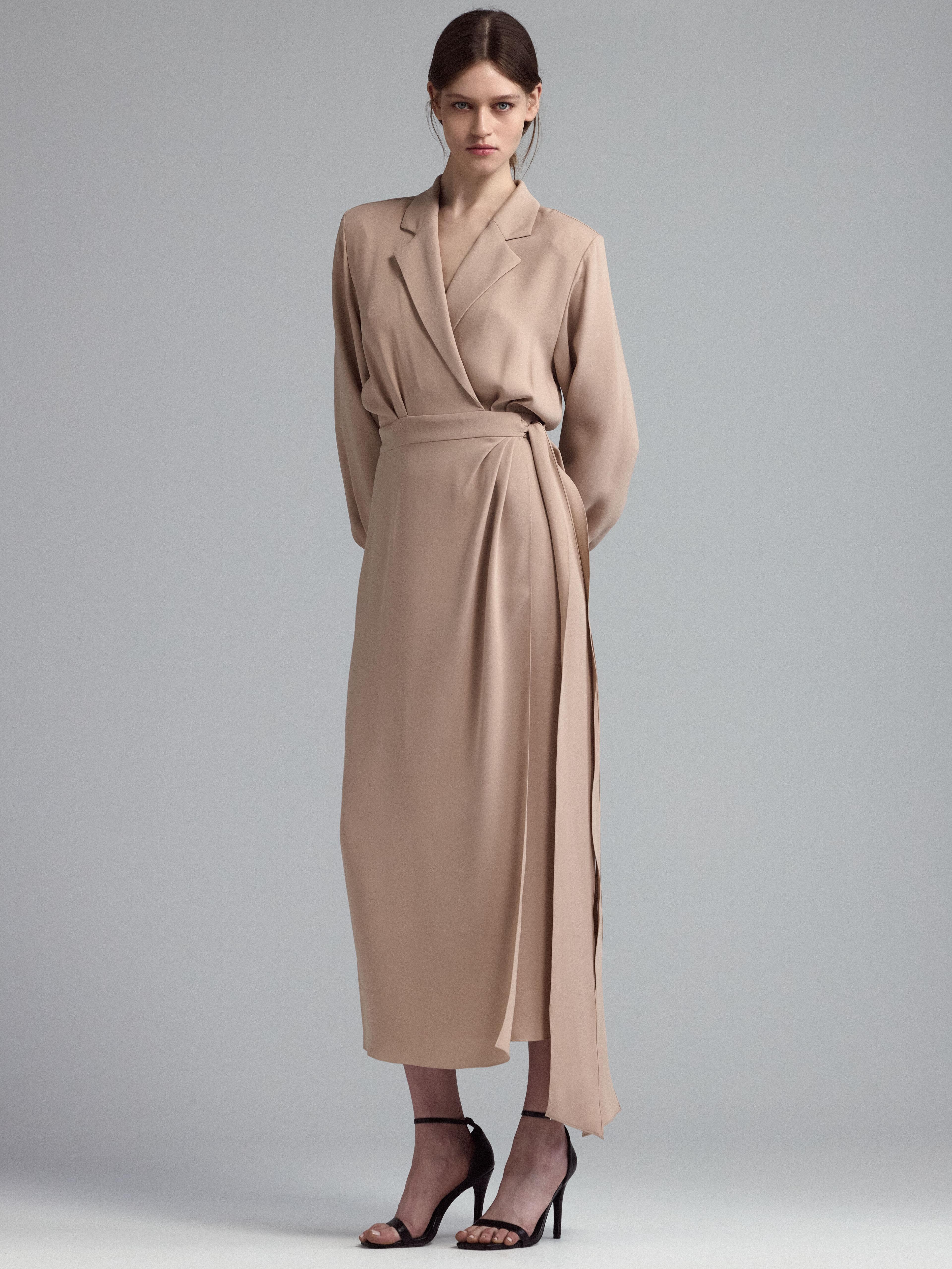 Платье из шелка