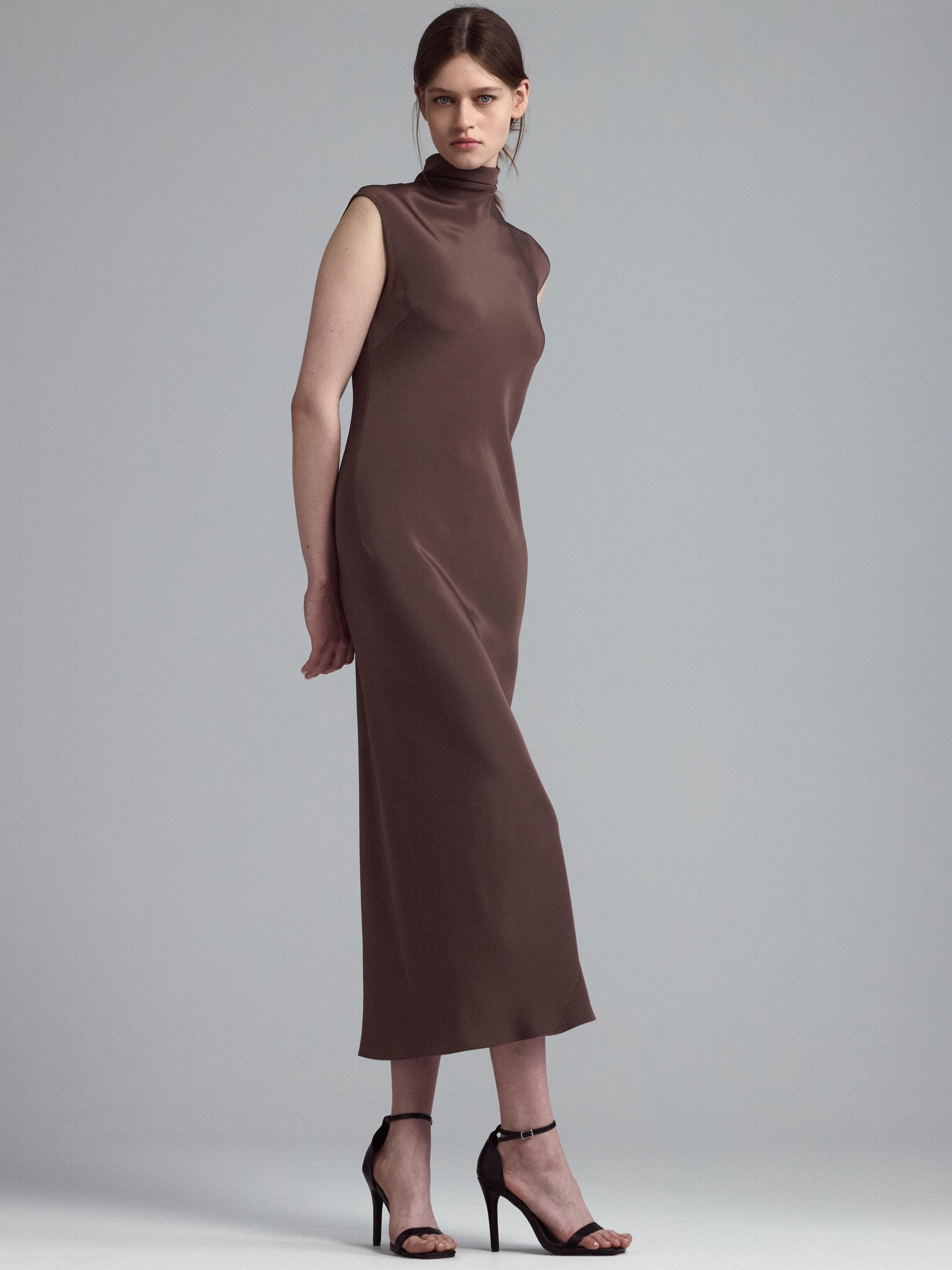 Платье из шелка