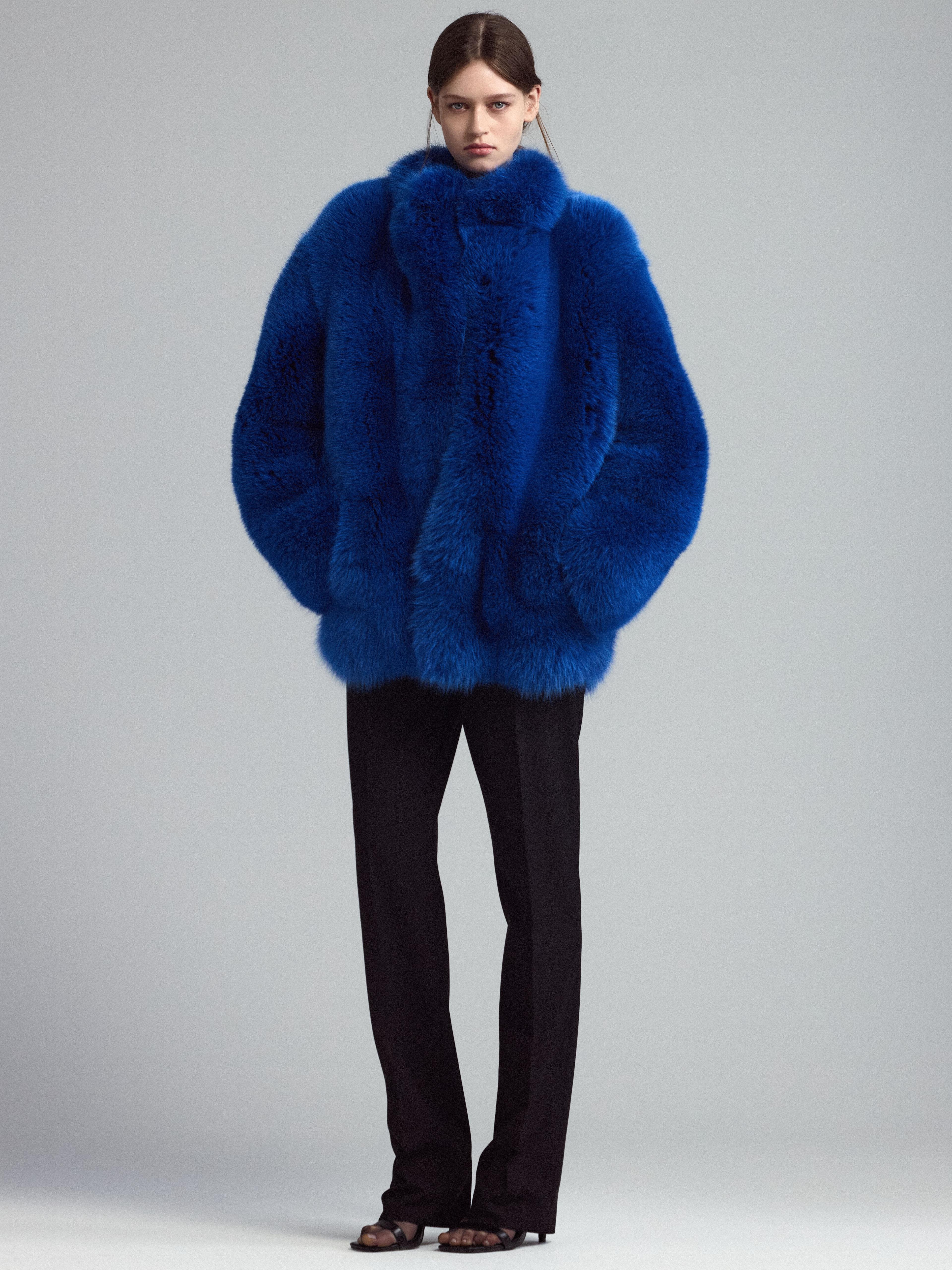 Шуба из меха арктической лисы