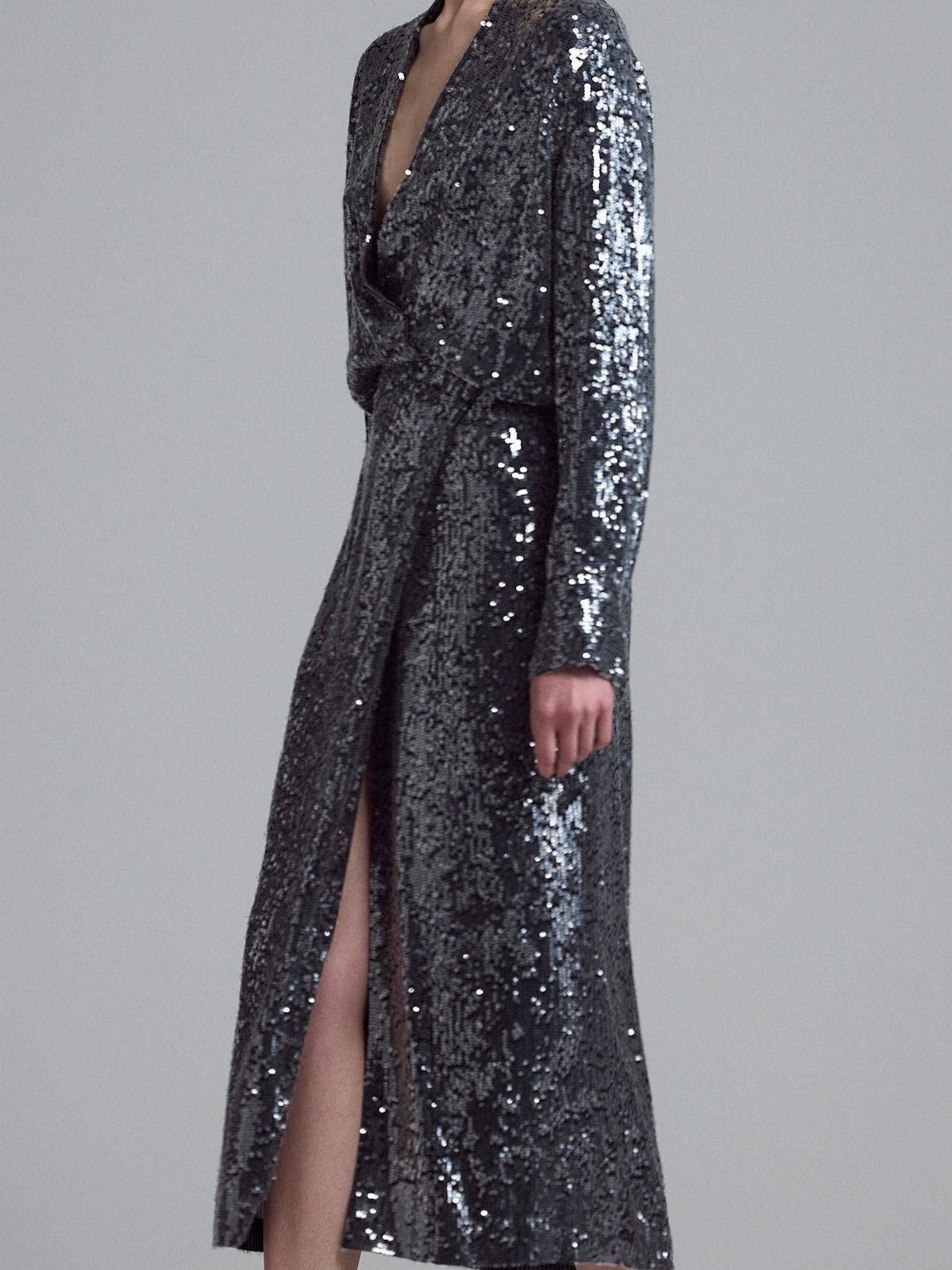 Платье с отделкой из пайеток 