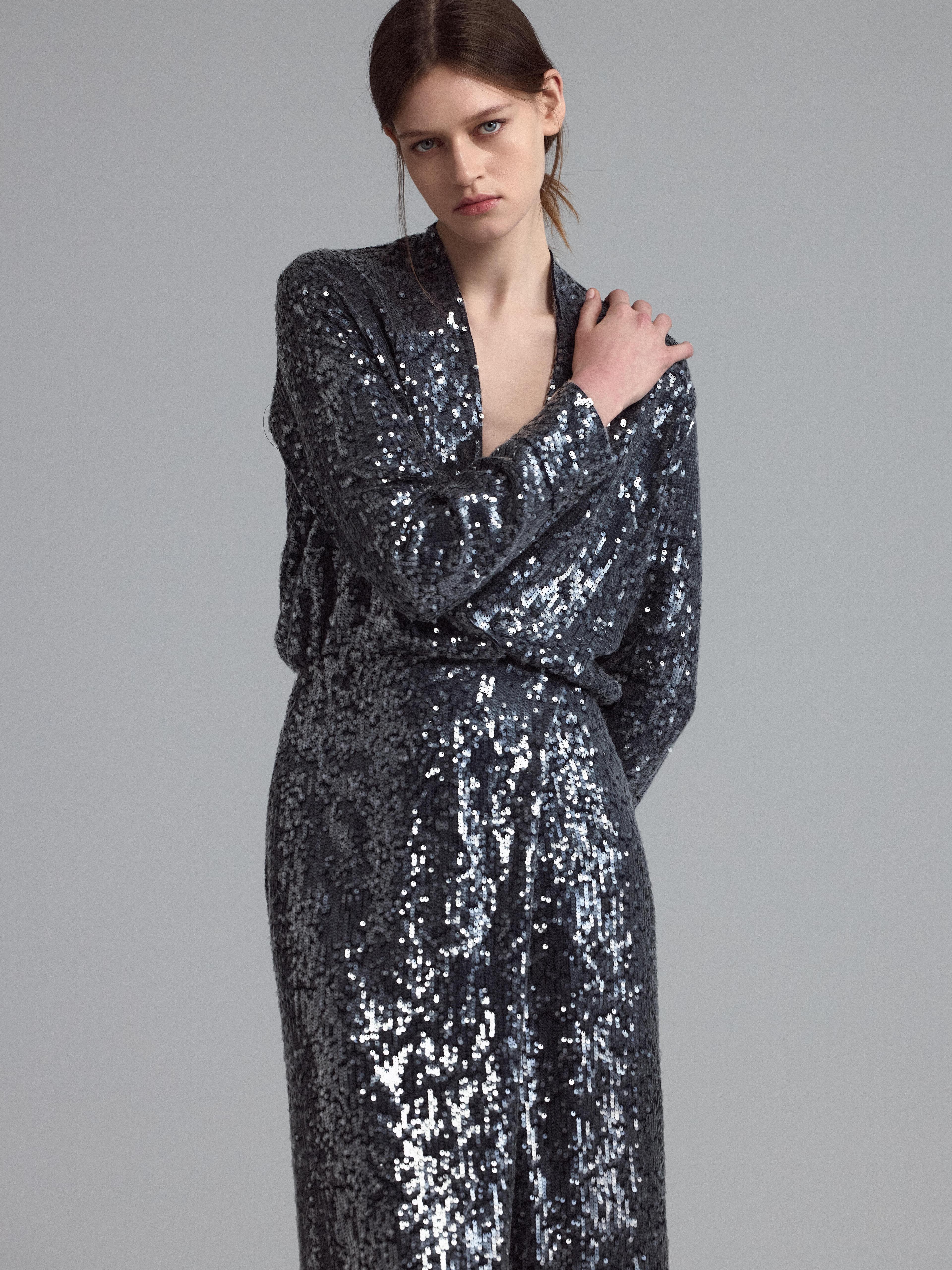 Платье с отделкой из пайеток 