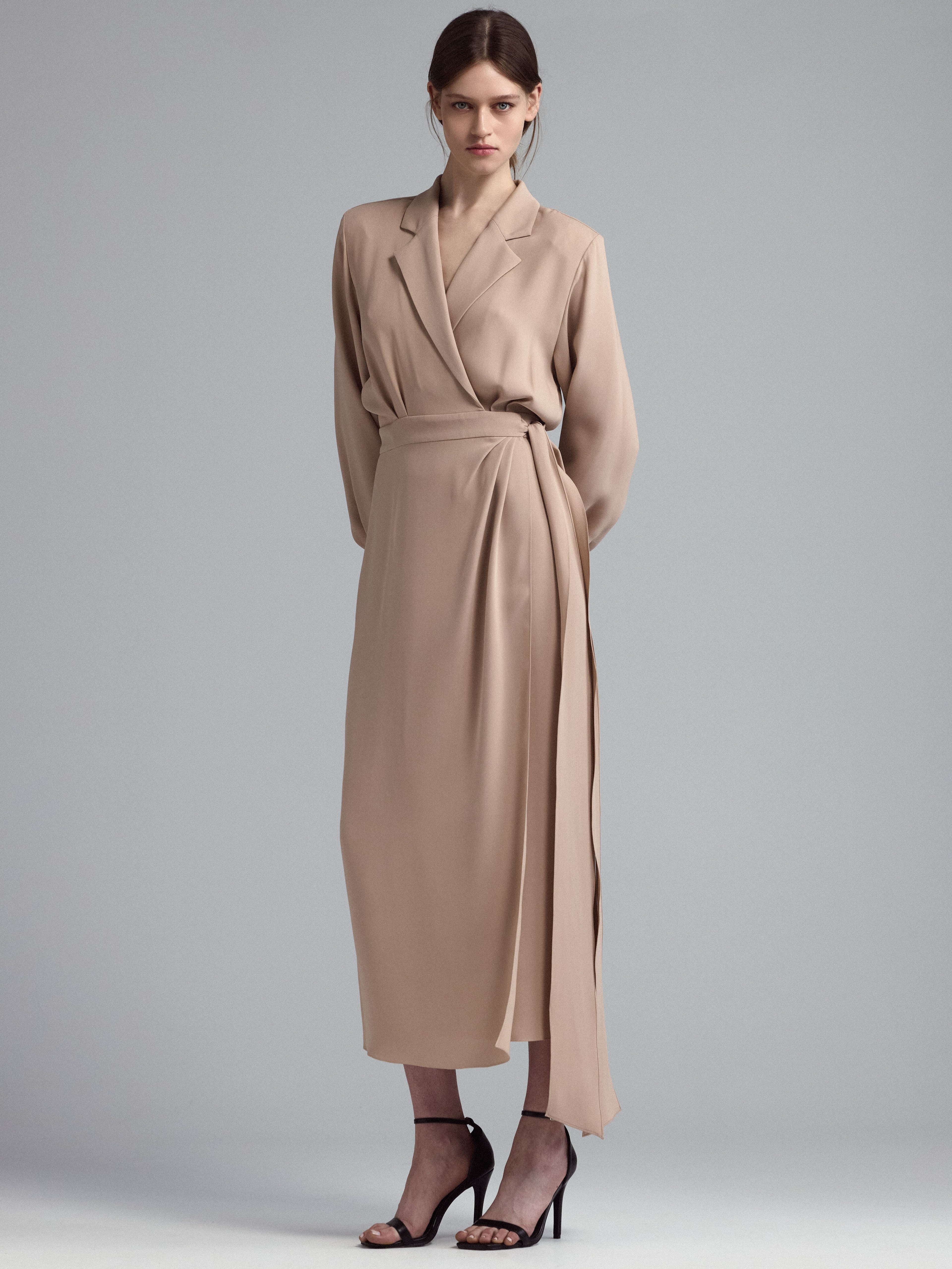 Платье из шелка