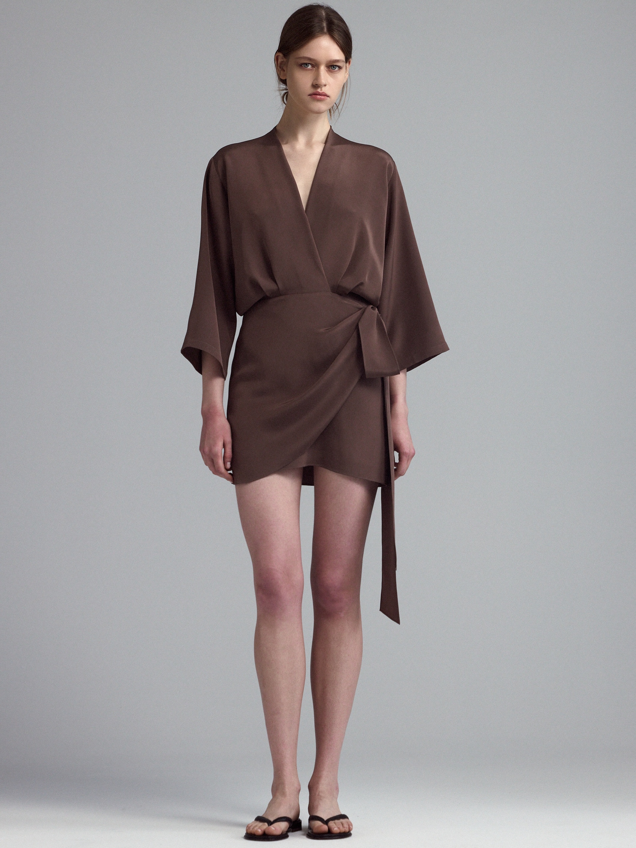 Платье мини из шелка с запахом