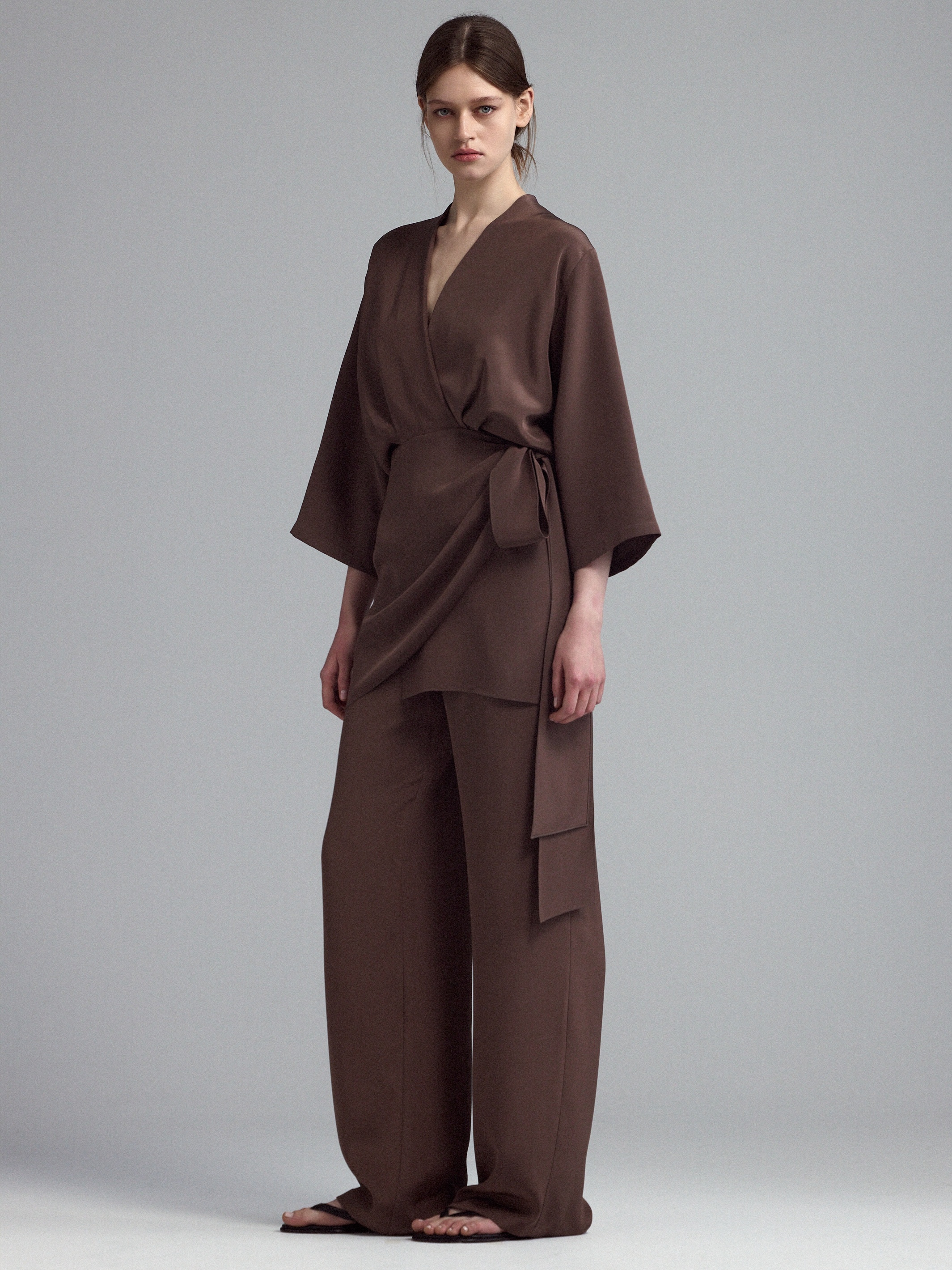 Платье мини из шелка с запахом