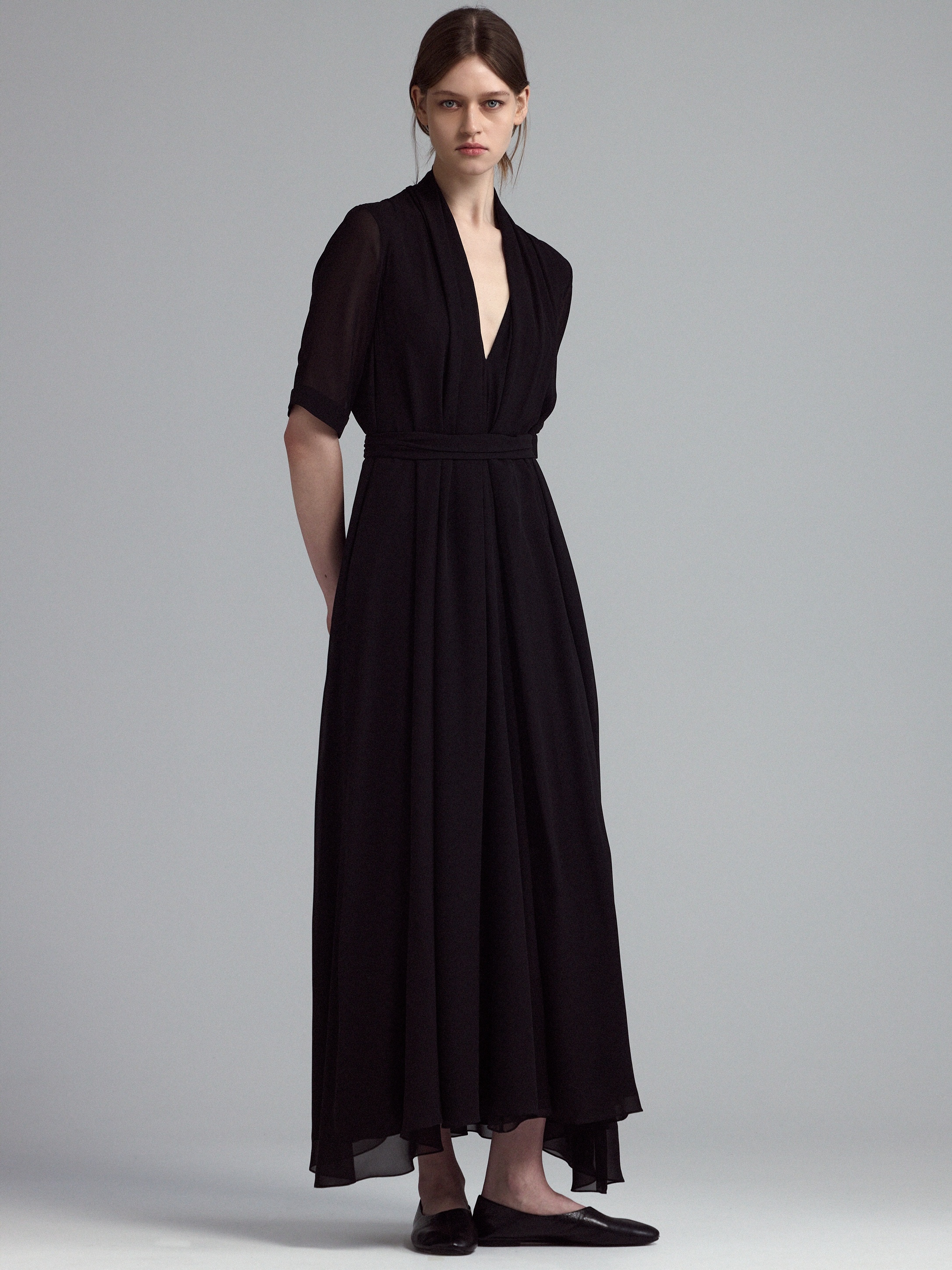 Платье из струящегося шелка