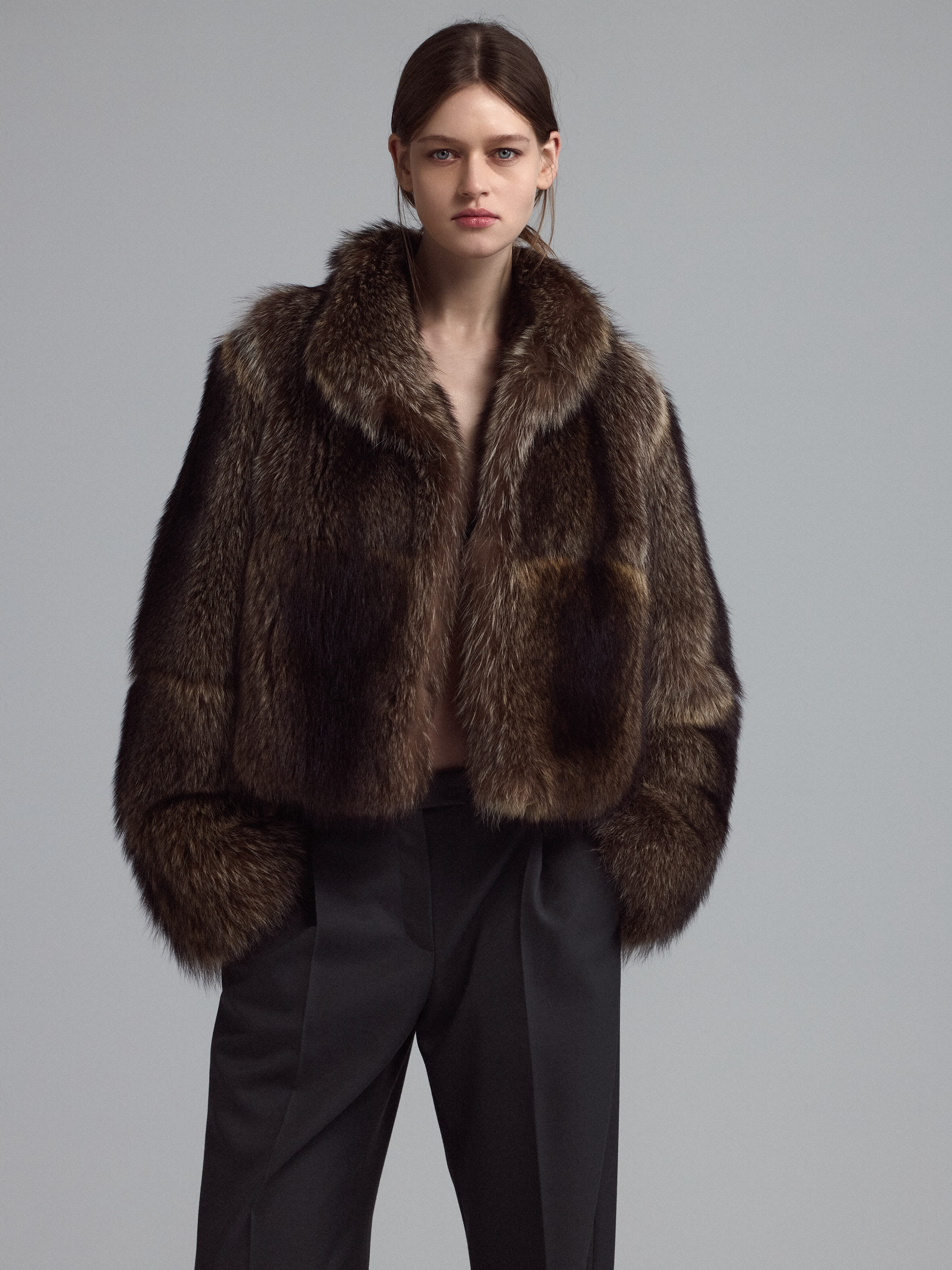 Жакет из меха енота 