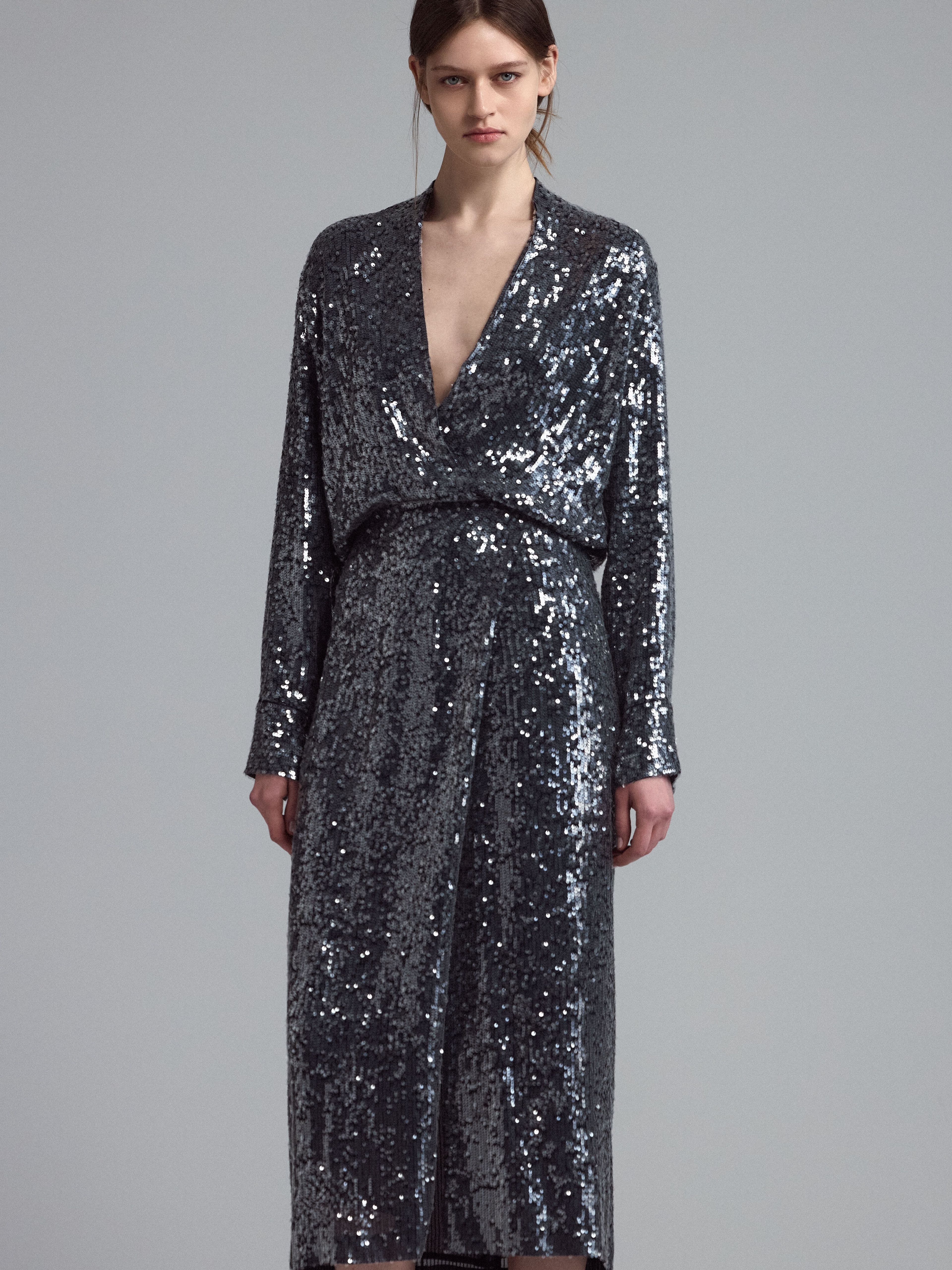 Платье с отделкой из пайеток 