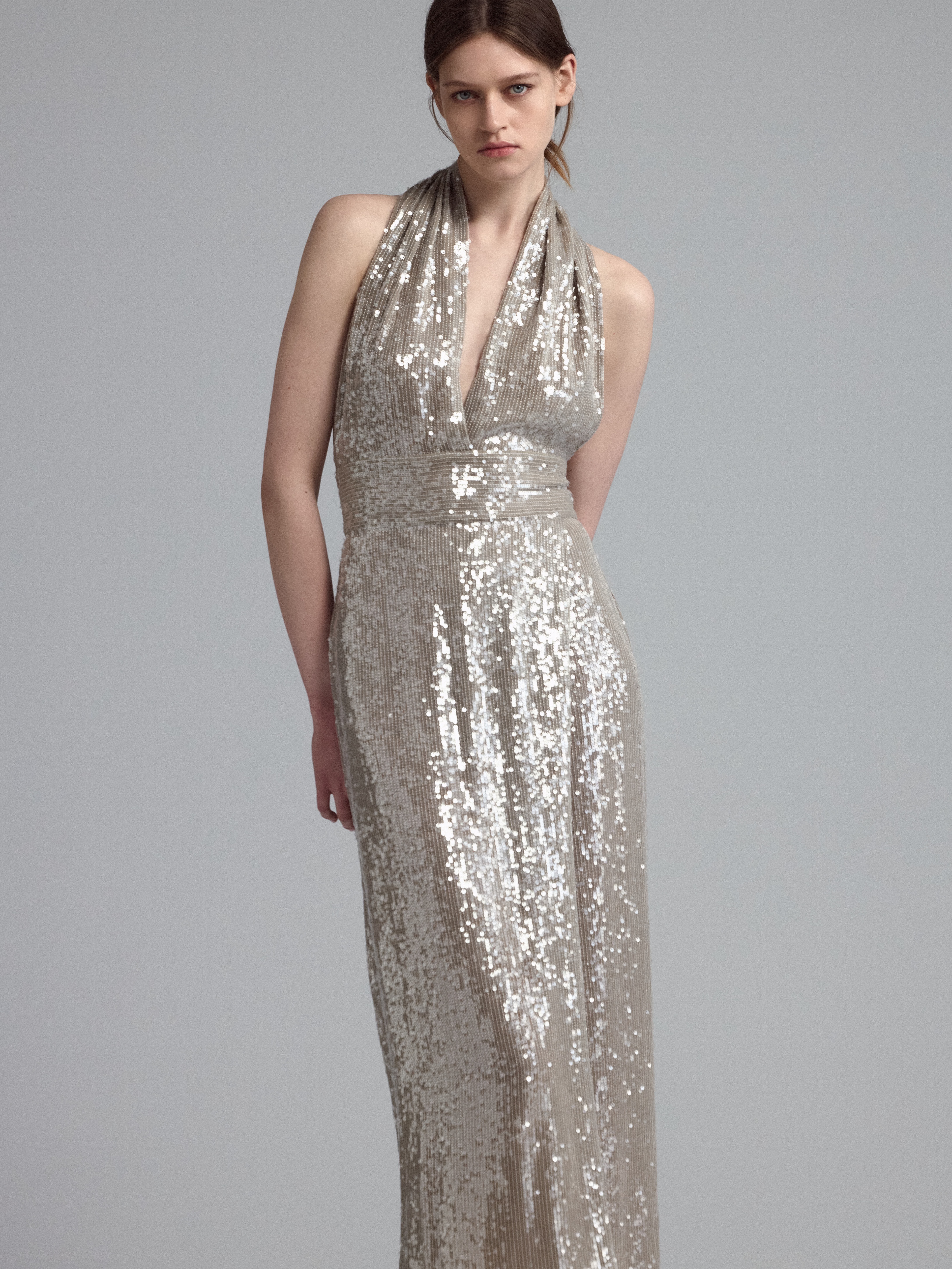 Вечернее платье с пайетками