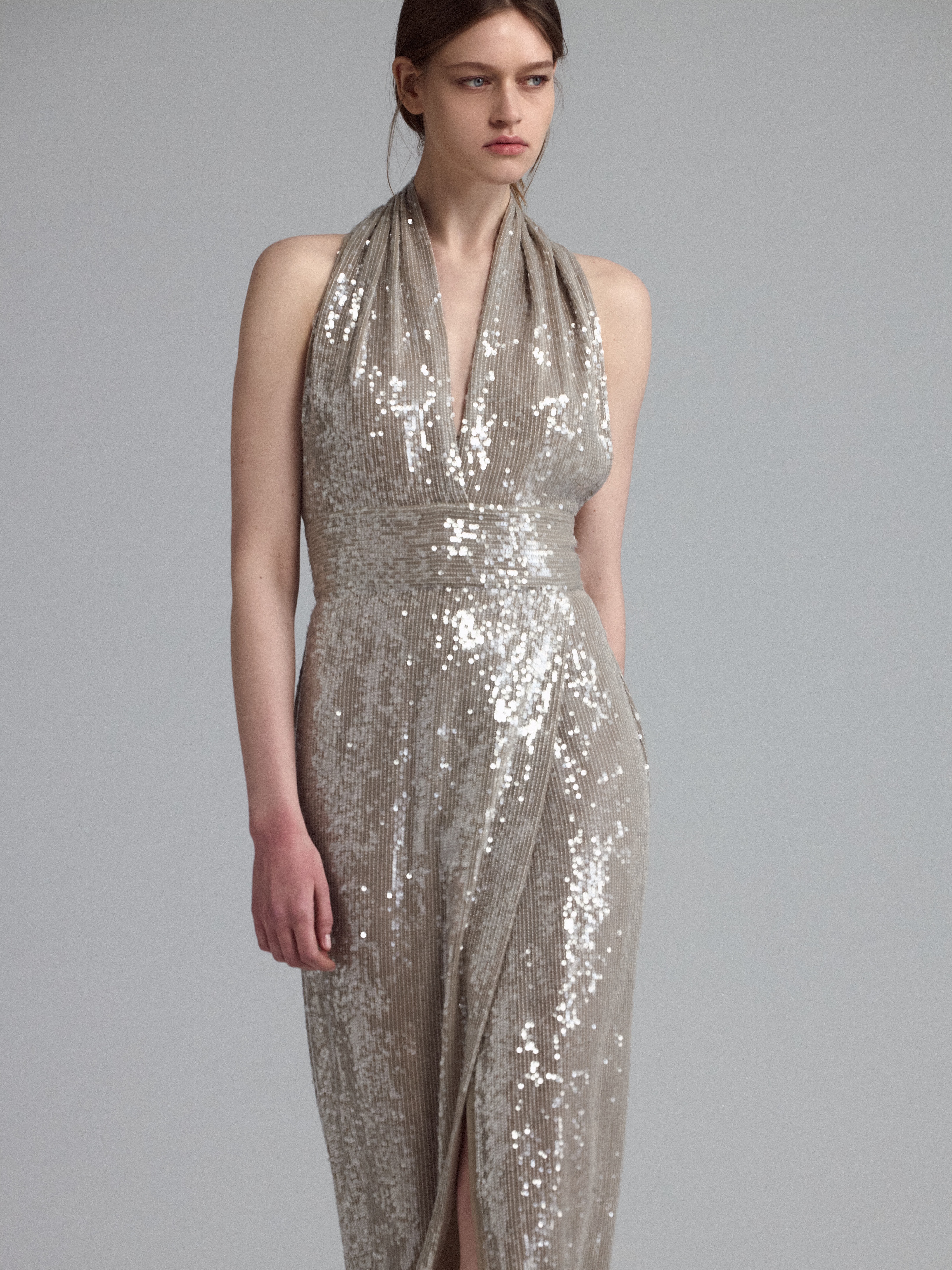 Вечернее платье с пайетками