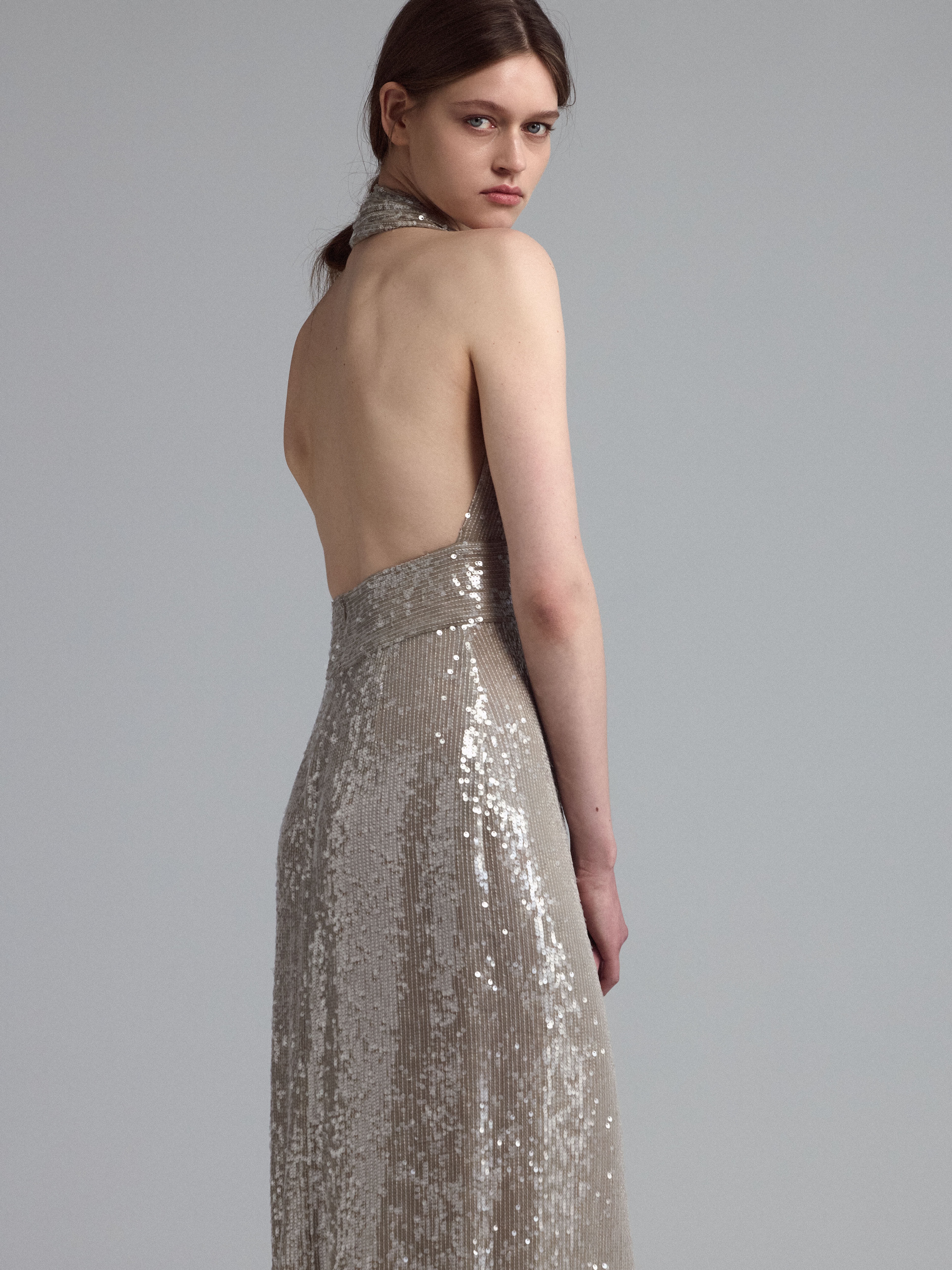 Вечернее платье с пайетками